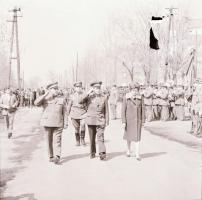 Valentyina Tyereskova (1937-) női űrhajós, 15 db fotónegatív 4 csíkban, 6×6 cm