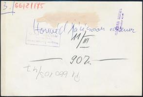 1966 A Budapest Honvéd labdarúgói edzésen, pecséttel jelzett sajtófotó, 15×9 cm