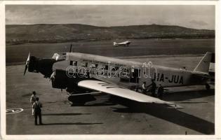 1940 Budaörs, repülőtér, Magyar Légiforgalmi Rt. Vitéz Kaszala Károly repülőgépe, HA-JUA lajstromjellel / Hungarian aircraft