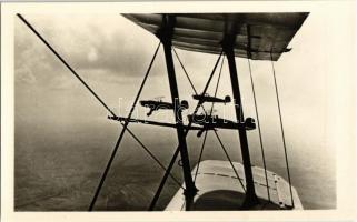 2 db modern képeslap magyar repülőgépekkel: alkonyat a repülőtéren és "Galamb" iskolarepül...