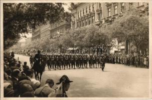 1933 Budapest, Gróf Apponyi Albert temetése, gyászmenet - 3 db régi fotólap / 3 pre-1945 photos