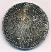 NSZK 1972J 10M Ag "Müncheni Olimpia - térdelő atléták" T:1-,2 patina FRG 1972J 10 Mark Ag ...