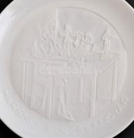 Herendi Porcelángyár emléktál ( 2db), biszkvit/fehér mázas, hibátlan, jelzett,  d: 15 cm (2×)