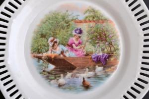 Apró süteményes készlet (4 szem.), jelzés nélkül, matricás, áttört szélű, apró kopásnyomokkal, d: 17...