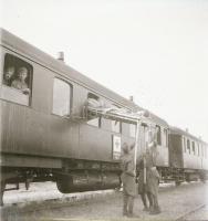 cca 1942 Thöresz Dezső (1902-1963) békéscsabai gyógyszerész és fotóművész szolgálatot teljesített eg...