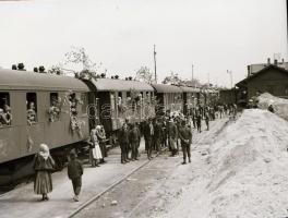 Vasút, különféle időpontokban és különféle helyszíneken készült felvételek, 13 db vintage negatív, 2...