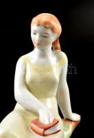 Zsolnay lány könyvel, kézzel festett, jelzett, apró kopásnyomokkal, m: 17,5 cm