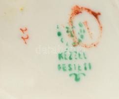 Hollóházi gyöngytyúk-pár, kézzel festett, jelzett, nagyon apró kopásnyomokkal, m: 19 cm