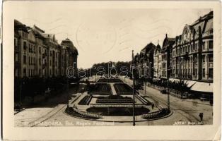 Temesvár, Timisoara; Bul. Regele Ferdinand / utcakép, automobil / street view, automobile (EK)