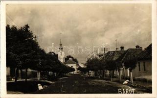 Barót, Baraolt; Fő utca, Római katolikus templom. Borbáthné Jakó Emília fényképész felvétele / main street, Catholic church