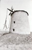 cca 1981 Megtépázott szélmalom előtt egy fotómodell, 4 db vintage negatív, 24×36 mm