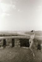 cca 1974 Múlt a jelenben, szolidan erotikus felvételek, 13 db vintage negatív + 2 db mai nagyítás, a...