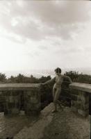 cca 1974 Múlt a jelenben, szolidan erotikus felvételek, 13 db vintage negatív + 2 db mai nagyítás, a...