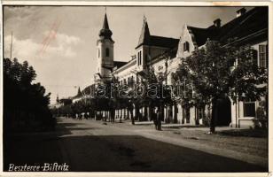 Beszterce, Bistritz, Bistrita; Római katolikus templom, utca / Catholic church, street. photo (EK)