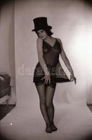 cca 1975 Nyuszi volt a kalap alatt, szolidan erotikus felvételek, 13 db vintage negatív + 2 db mai n...