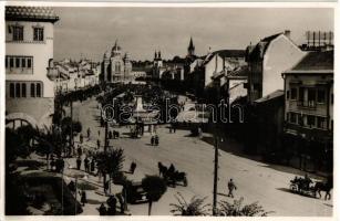 Marosvásárhely, Targu Mures; Széchenyi tér, automobil, lovaskocsi, üzletek / square, automobile, horse-drawn carriage, shops