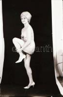 cca 1973 Örökkévalóság, szolidan erotikus felvételek, 13 db vintage negatív + 2 db mai nagyítás, a p...