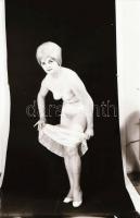 cca 1973 Örökkévalóság, szolidan erotikus felvételek, 13 db vintage negatív + 2 db mai nagyítás, a p...