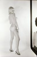 cca 1974 Pásztorórák lakásban és műteremben, szolidan erotikus felvételek, 13 db vintage negatív + 2...