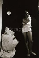 cca 1975 Csalafinta mutatványok, szolidan erotikus felvételek, 13 db vintage negatív + 2 db mai nagy...