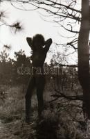 cca 1983 A természet szeretete, szolidan erotikus felvételek, 13 db vintage negatív + 1 db mai nagyí...