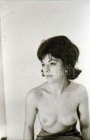 cca 1976 Szép emlékű találkozások, szolidan erotikus felvételek, 13 db vintage negatív + 2 db mai na...