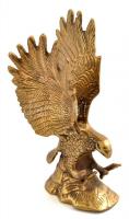 Leszálló sas, réz szobor, m: 15,5 cm