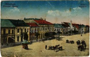 Szászrégen, Reghin; Hauptplatz / Fő tér, üzletek, piac / main square, shops, market (kopott sarkak / worn corners)