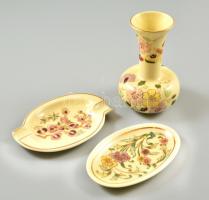 Zsolnay kis váza és tálkák (2 db), kézzel festett, jelzett, apró kopásnyomokkal, m: 11 cm, 12×8 cm (2×)