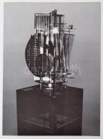 Passuth Krisztina: Moholy-Nagy. Bp., 1982, Corvina, 430 p. Kiadói egészvászon kötésben, kissé szakad...