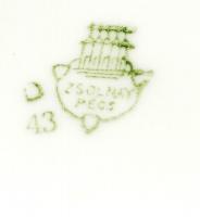 Zsolnay virágos emlékbögre, matricás, jelzett, kopásokkal, d: 8 cm