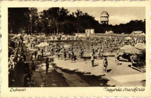 Debrecen, Nagyerdei strandfürdő, fürdőzők