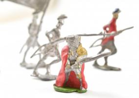 9 db ólomkatona + 1 db zsírkő figura