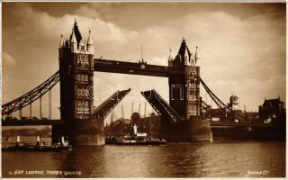 30 db régi külföldi városképes lap (lengyel, csehszlovák, skót, stb.) / 30 pre-1945 Worldwide town-v...