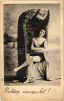 30 db régi motívumlap vegyesen: hölgyek, művészlapok, folklór, üdvözlőlapok, szerelmespárok, stb. ve...