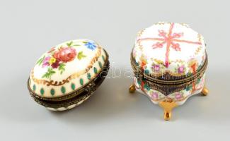 Limoges porcelán lábas tégely és tojás dobozka, részben kézzel festett, jelzett, fém szerelékkel, apró kopásokkal, d: 6 cm