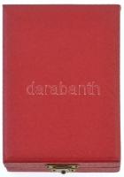 1964. "A Munka Érdemrend" bronz fokozata, zománcozott Br kitüntetés szalagon, miniatűrrel ...