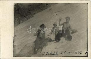 1927 Tátra, Magas Tátra, Vysoké Tatry; kirándulók a hóban / tourists, hikers in the snow. photo