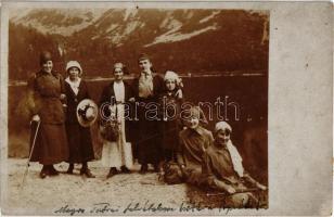 Tátra, Magas Tátra, Vysoké Tatry; kiránduló hölgyek a Poprádi tó partján / Strbské pleso / hiking ladies by the lake. photo (fl)