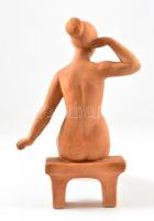 Marosán László (1916-1991): Ülő nő, terrakotta, jelzett, kopott, m: 27 cm