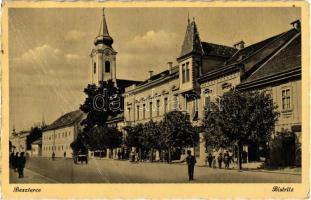 Beszterce, Bistritz, Bistrita; utcakép templommal / street view with church (fa)