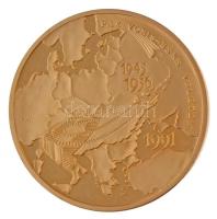 Fritz Mihály (1947-) 1991. "Pax Vobis - Béke veletek 1945-1956." aranyozott emlékérem (42,...