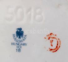 Hollóházi porcelán virágmintás doboz, matricás, jelzett, kis kopásnyomokkal, m: 30,5 cm