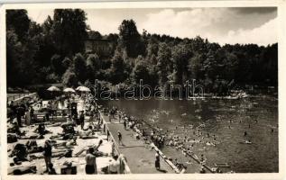 Szováta-fürdő, Baile Sovata; Medvetói strand, fürdőzők, napozók. Körtesi Károly fényképész felvétele és kiadása / Lacul Ursu / bathing people, sunbathing, lake