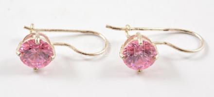Ezüst(Ag) fülbevalópár rózsaszín kővel, jelzett, h: 2 cm, bruttó: 2,7 g