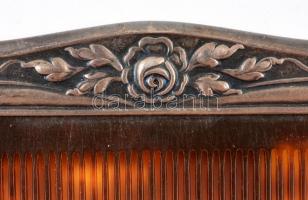 Szaru fésű, ezüst(Ag) rátéttel, jelzett, gyöngyház tokkal, 3,5×11 cm