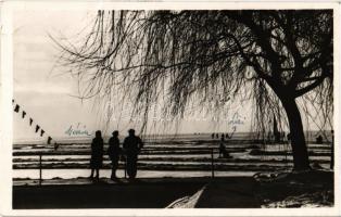 Balatonkenese, Téli élet a Balatonon, fakutyázás, szánkózás, téli sport. Foto Erődi