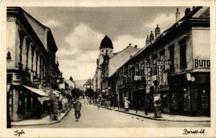 Győr, Baross út, üzletek, kerékpáros (kissé ázott sarok / slightly wet corner)