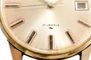 cca 1970 Seiko 17 köves automata karóra dátum funkcióval. Működő állapotban, régi bőr szíjjal