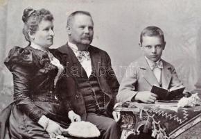 cca 1875-1920 125 db vegyes méretű kemányhátú fotó: vizitkártya, kabinetfotó, nagyrészt magyar fényk...